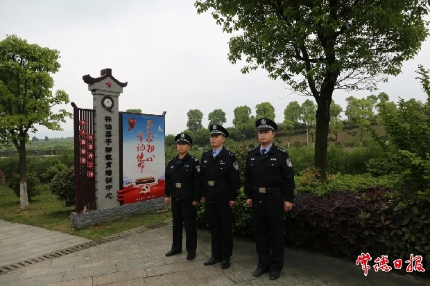  曼联防守失误葬送好局  